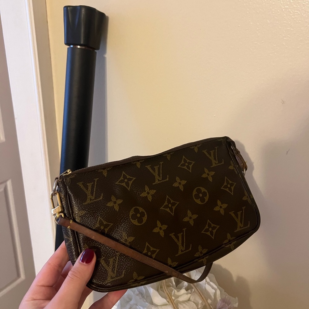 Louis Vuitton Monogram Clutch